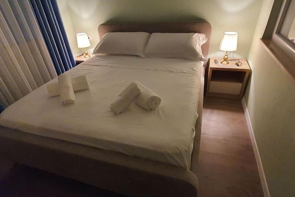 Center Apartment Tiranë Eksteriør bilde